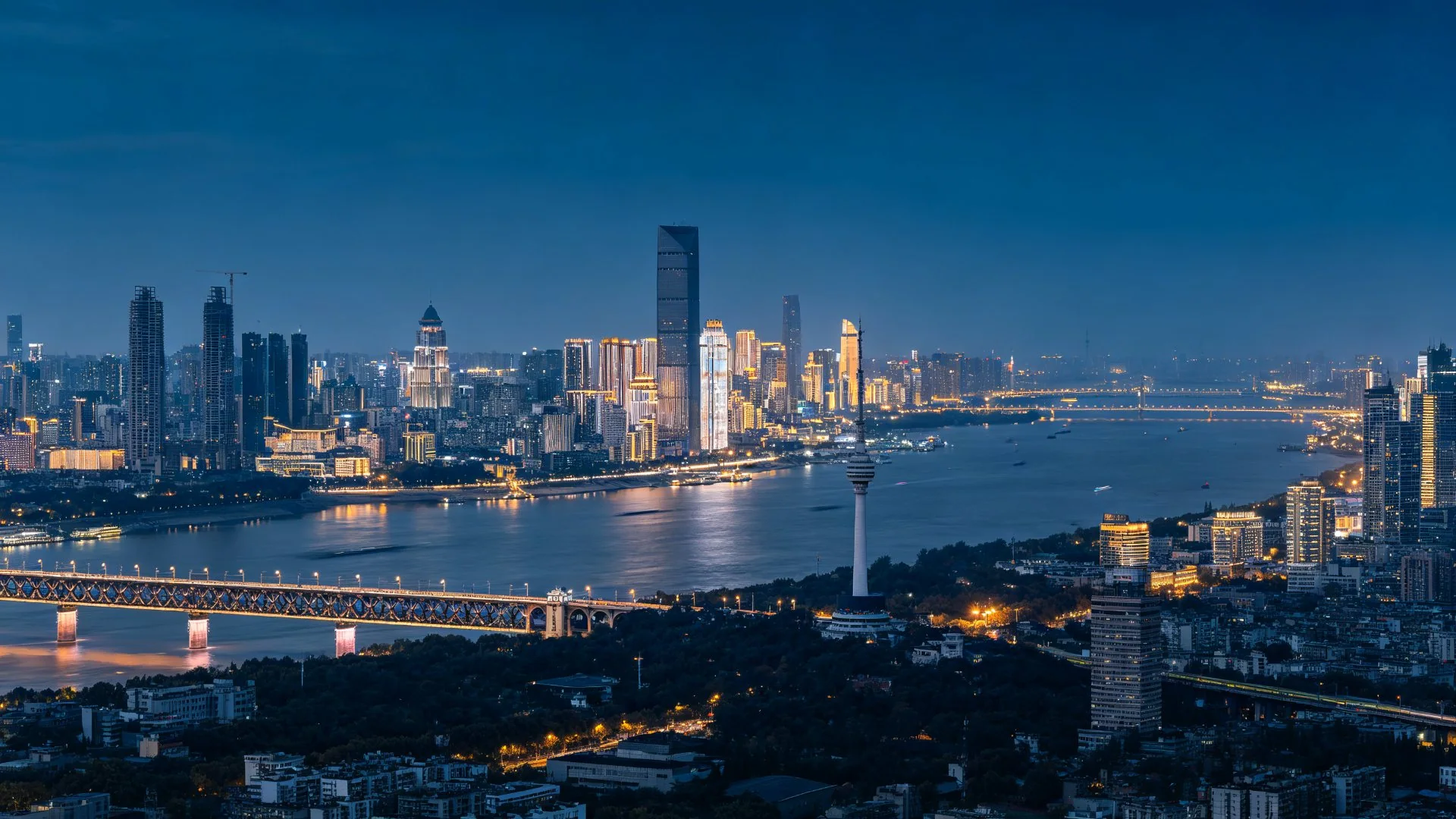 武汉 · 蜂尾AI总部所在城市